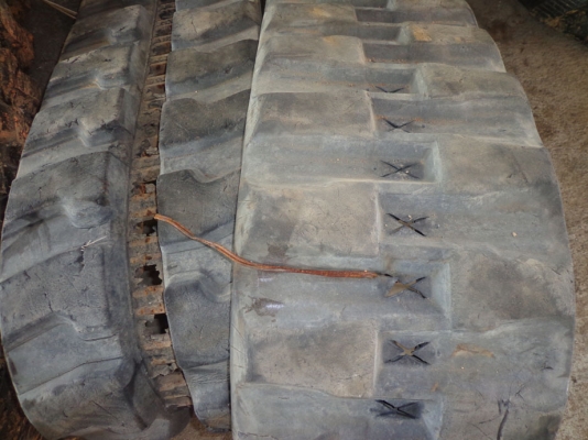 ขายแทรคยางเก่า ใช้สำหรับ PC 30-7 ติดต่อคุณจิ๊ด โทร. 089-7949488 ขายแทรคยางเก่า ใช้สำหรับ PC 30-7 ติดต่อคุณจิ๊ด โทร. 089-7949488