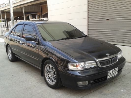 ขายnissan sunny super saloon ปี2000เกียร์autoติดแก๊สหัวฉีด
