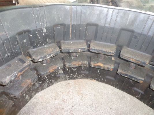 ขายแทรคยางใหม่ 300x109Wx 40 ติดต่อคุณจิ๊ด โทร. 089-7949488