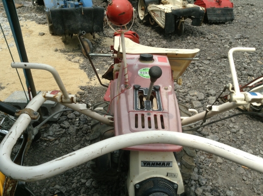 รถเกี่ยวข้าวเดินตาม Yanmar รุ่น YB302