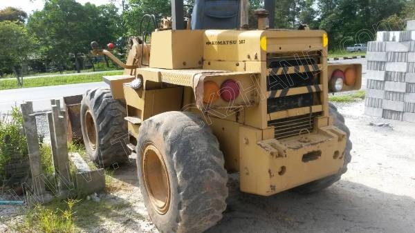 รถตักล้อยาง ยี่ห้อ KOMATSU รุ่น 507 รถตักล้อยาง ยี่ห้อ KOMATSU รุ่น 507