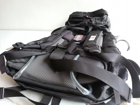 NEW... Backpack ยี่ห้อ Checkpoint แบบหมวก ขนาด 60 ลิตร ใส่หมวกกันน๊อคได้ทั้งใบ