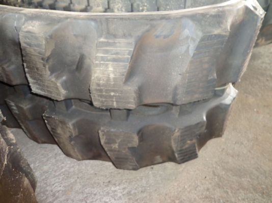 ขายแทรคยางใหม่ 300x109x41 ใช้สำหรับ PC20-6,PC30-6,PC38UU-2 ติดต่อคุณจิ๊ด โทร. 089-7949488