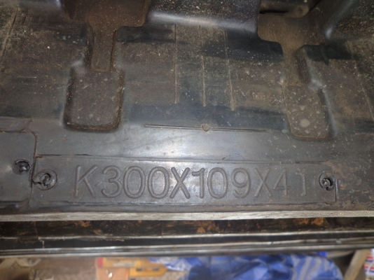 ขายแทรคยางใหม่ 300x109x41 ใช้สำหรับ PC20-6,PC30-6,PC38UU-2 ติดต่อคุณจิ๊ด โทร. 089-7949488