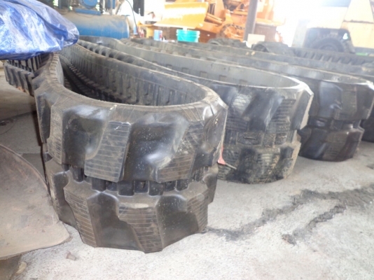 ขายแทรคยางใหม่ 300x52.5Nx80 ใช้สำหรับ PC15, PC20, PC28UU, MM30, MM30SR-2 ติดต่อคุณจิ๊ด โทร. 089-7949488