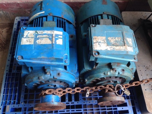 ขายมอเตอร์ Brook 40 HP. 2850 RPM. 380 V สภาพสวย พร้อมใช้งาน มี 2 ตัวครับ