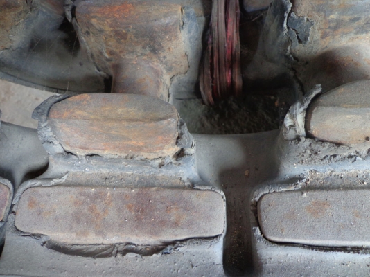 ขายแทรคยางเก่า ใช้สำหรับ PC 30-7 ติดต่อคุณจิ๊ด โทร. 089-7949488