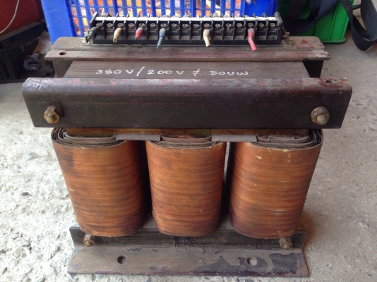 ขายหม้อแปลงไฟฟ้า 220 V 3 สาย ออก 380/440/480 สภาพสวย พร้อมใช้งาน ขายหม้อแปลงไฟฟ้า 220 V 3 สาย ออก 380/440/480 สภาพสวย พร้อมใช้งาน
