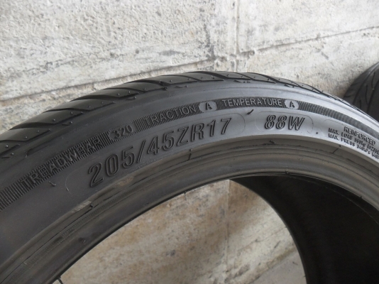 ยาง 205/45R17 ปี11 สวยๆ 4 เส้น ราคา 2700 บาท