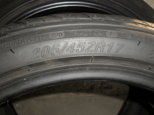 ยาง 205/45R17 ปี11 สวยๆ 4 เส้น ราคา 2700 บาท
