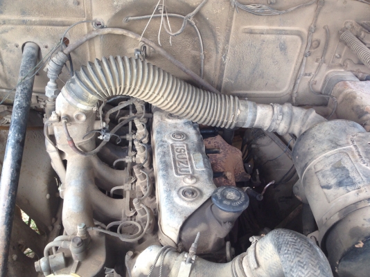 ISUZU TX 185 HP 6BF1 รถหัวยาวหางปลาสิบล้อ 2 เพลา ช่วงล่างใหญ่ชุดเพลาโบกี้ของมิตซูบิชิ FUSO ท้ายลาดใช้ลาก SK-200 ได้เลยครับ เครื่องแน่นแรงดี มีสโลว์ครบพร้อม ภายในเก๋งคอนโซลครบพร้อม พวงมาลัยเพาเวอร์ ช่วงล่างคัชซีสวยไม่มีบวม ยางสภาพดี 10 เส้นประมาณ 70\% พร้อม