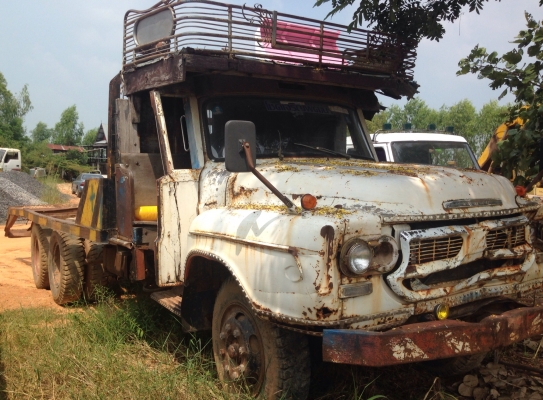 ISUZU TX 185 HP 6BF1 รถหัวยาวหางปลาสิบล้อ 2 เพลา ช่วงล่างใหญ่ชุดเพลาโบกี้ของมิตซูบิชิ FUSO ท้ายลาดใช้ลาก SK-200 ได้เลยครับ เครื่องแน่นแรงดี มีสโลว์ครบพร้อม ภายในเก๋งคอนโซลครบพร้อม พวงมาลัยเพาเวอร์ ช่วงล่างคัชซีสวยไม่มีบวม ยางสภาพดี 10 เส้นประมาณ 70\% พร้อม