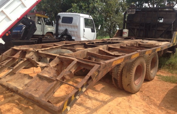 ISUZU TX 185 HP 6BF1 รถหัวยาวหางปลาสิบล้อ 2 เพลา ช่วงล่างใหญ่ชุดเพลาโบกี้ของมิตซูบิชิ FUSO ท้ายลาดใช้ลาก SK-200 ได้เลยครับ เครื่องแน่นแรงดี มีสโลว์ครบพร้อม ภายในเก๋งคอนโซลครบพร้อม พวงมาลัยเพาเวอร์ ช่วงล่างคัชซีสวยไม่มีบวม ยางสภาพดี 10 เส้นประมาณ 70\% พร้อม