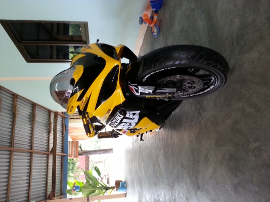 ขายด่วนๆๆ แต่งเหมือนGSXR1000 สวยมากๆๆ มารับเอง70000   ลดให้เลย