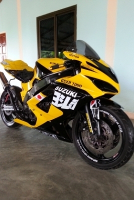 ขายด่วนๆๆ แต่งเหมือนGSXR1000 สวยมากๆๆ มารับเอง70000   ลดให้เลย