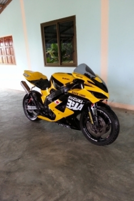 ขายด่วนๆๆ แต่งเหมือนGSXR1000 สวยมากๆๆ มารับเอง70000   ลดให้เลย