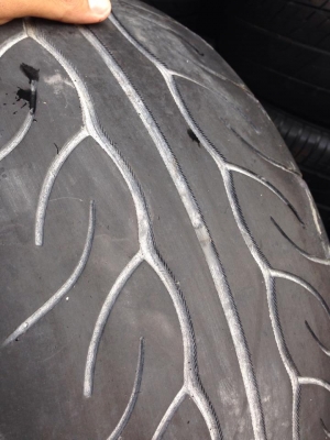 ขายยางAD08 225-45-17  ปี10 ดอก80\%  คู่ละ 3800.-