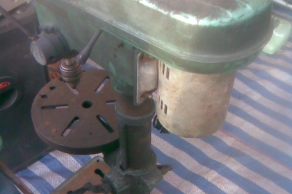 สว่านแท่นสภาพพร้อมใช้งานครับ  มอเตอร์มิสซู 1/4  แรงครับความสูงประมาณ เมตรครับ ขนาด 8 หุนครับราคานี้คุ้มครับ