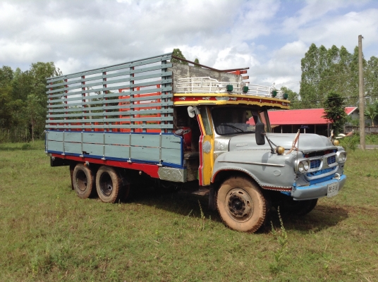 ขายถูก 10 ล้อหัวยาวเพลาเดียว สภาพสวยพร้อมใช้งาน เครื่อง 6BD1 165 แรงม้า เกียร์ร็อคกี้ คัสซีสวย ช่วงล่าง JCM ยางเต็ม ทะเบียนพร้อมโอนครับ