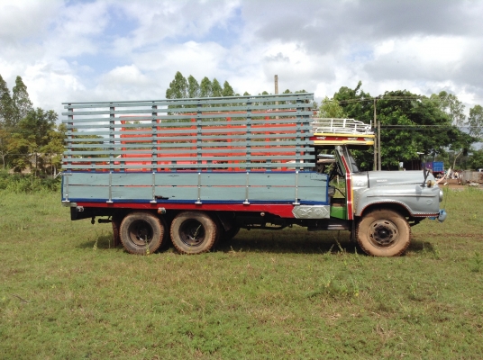 ขายถูก 10 ล้อหัวยาวเพลาเดียว สภาพสวยพร้อมใช้งาน เครื่อง 6BD1 165 แรงม้า เกียร์ร็อคกี้ คัสซีสวย ช่วงล่าง JCM ยางเต็ม ทะเบียนพร้อมโอนครับ