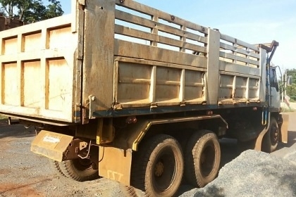 MITSUBISHI FUSO FN527 - 195 HP 6D16 MA Serial 25400 สิบล้อดั๊มพ์ 2 เพลา กระบะดั๊มพ์เหล็ก 12 ตันของ KAC โคราชสภาพสวยมีโรลบาร์อ้อยครบพร้อม เครื่องแน่นแรงดีเดิมๆ ภายในเก๋งคอนโซลสวยครบ แอร์เย็น พวงมาลัยเพาเวอร์ ระบบเบรคทริ๊ปฟี้ ช่วงล่างแน่นคัชซีสวยไม่มีบวม ยา