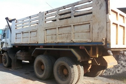 MITSUBISHI FUSO FN527 - 195 HP 6D16 MA Serial 25400 สิบล้อดั๊มพ์ 2 เพลา กระบะดั๊มพ์เหล็ก 12 ตันของ KAC โคราชสภาพสวยมีโรลบาร์อ้อยครบพร้อม เครื่องแน่นแรงดีเดิมๆ ภายในเก๋งคอนโซลสวยครบ แอร์เย็น พวงมาลัยเพาเวอร์ ระบบเบรคทริ๊ปฟี้ ช่วงล่างแน่นคัชซีสวยไม่มีบวม ยา