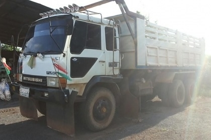 MITSUBISHI FUSO FN527 - 195 HP 6D16 MA Serial 25400 สิบล้อดั๊มพ์ 2 เพลา กระบะดั๊มพ์เหล็ก 12 ตันของ KAC โคราชสภาพสวยมีโรลบาร์อ้อยครบพร้อม เครื่องแน่นแรงดีเดิมๆ ภายในเก๋งคอนโซลสวยครบ แอร์เย็น พวงมาลัยเพาเวอร์ ระบบเบรคทริ๊ปฟี้ ช่วงล่างแน่นคัชซีสวยไม่มีบวม ยา