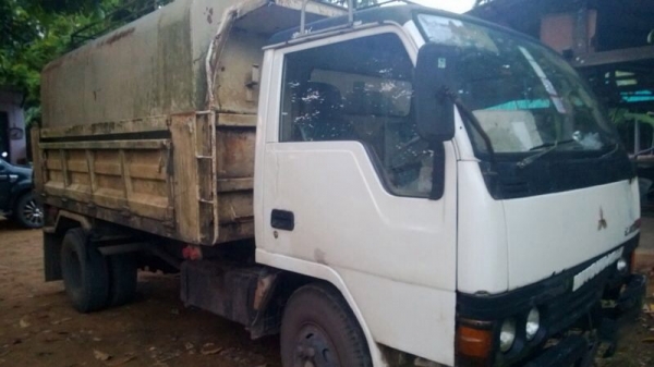 รถมิตซู 6 ล้อดั้ม เปลื่ยนเครื่อง 145 แรงม้า  สนใจติดต่อ 081 - 6079515