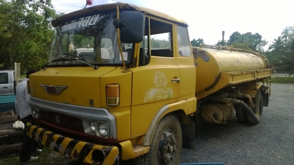 6ล้อรถน้ำ HINO KL เครื่อง EC100 ถังประมาณ8000ล. พร้อมใช้....