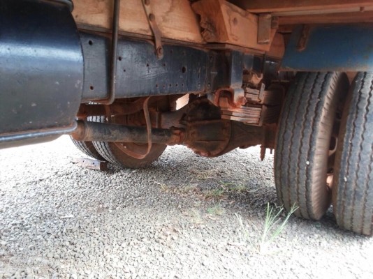 ISUZU NPR 115 HP 4BD1 ปี 36 แก้มเหลือง กระบะเหล็กคอกไม้ความยาว 4.30 เมตรสภาพสวยจัดรอบคัน เครื่องแน่นแรงดีไม่มีเยิ้ม เกียร์ร็อกเสื้อลายครบพร้อม หัวเก๋งสีสันบางเดิมๆภายในเก๋งคอนโซลสวยครบ เกียร์สั้น พวงมาลัยธรรมดา ช่วงล่างใหญ่คัชซีสวย  ติด F หน้า F หลังครบแล