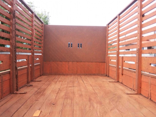 ISUZU NPR 115 HP 4BD1 ปี 36 แก้มเหลือง กระบะเหล็กคอกไม้ความยาว 4.30 เมตรสภาพสวยจัดรอบคัน เครื่องแน่นแรงดีไม่มีเยิ้ม เกียร์ร็อกเสื้อลายครบพร้อม หัวเก๋งสีสันบางเดิมๆภายในเก๋งคอนโซลสวยครบ เกียร์สั้น พวงมาลัยธรรมดา ช่วงล่างใหญ่คัชซีสวย  ติด F หน้า F หลังครบแล