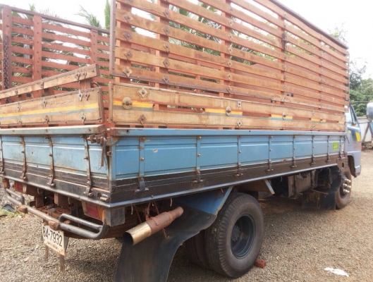 ISUZU NPR 115 HP 4BD1 ปี 36 แก้มเหลือง กระบะเหล็กคอกไม้ความยาว 4.30 เมตรสภาพสวยจัดรอบคัน เครื่องแน่นแรงดีไม่มีเยิ้ม เกียร์ร็อกเสื้อลายครบพร้อม หัวเก๋งสีสันบางเดิมๆภายในเก๋งคอนโซลสวยครบ เกียร์สั้น พวงมาลัยธรรมดา ช่วงล่างใหญ่คัชซีสวย  ติด F หน้า F หลังครบแล