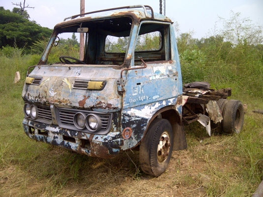 ขายซากหกล้อ  ไม่มีเล่ม ไม่มีเครื่อง ไม่มีเกียร์ เฟืองท้ายมี