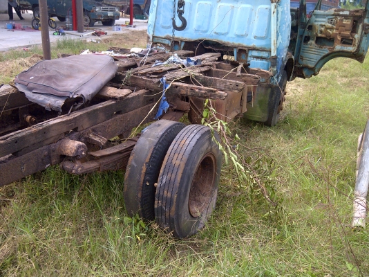 ขายซากหกล้อ  ไม่มีเล่ม ไม่มีเครื่อง ไม่มีเกียร์ เฟืองท้ายมี