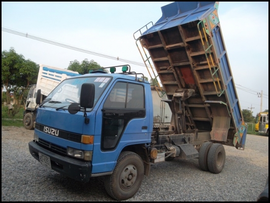 ขายด่วน รถบรรทุก 6 ล้อ ISUZU NPR 120 แรง กระบะดั้ม รถสภาพเดิมๆ สวย พร้อมใช้งาน