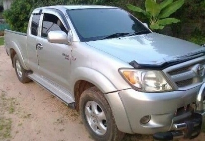 TOYOTA HILUX VIGO EXTRACAB  2.5 MT ปี 47 รถบ้านเดิมๆทั้งคันพร้อมใช้งาน รถไม่เคยมีอุบัติเหตุ เครื่องแห้งแรงดีไม่มีเยิ้ม ภายในเก๋งคอนโซลสวยครบ CD MP3 แอร์ พวงมาลัยเพาเวอร์ กระบะปูพื้นยางลายเนอร์ ช่วงล่างแน่นหนึบ ยางสภาพดี 4 เส้นประมาณ 70\% พร้อมใช้งาน เอก