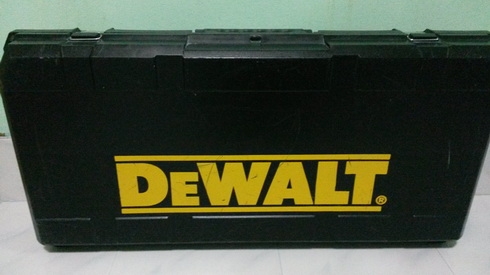 เครื่องสกัดไฟฟ้ายี่ห้อ DEWALT  รุ่นใหญ่ D25901สภาพพร้อมใช้งานครับ