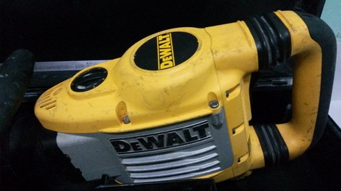 เครื่องสกัดไฟฟ้ายี่ห้อ DEWALT  รุ่นใหญ่ D25901สภาพพร้อมใช้งานครับ