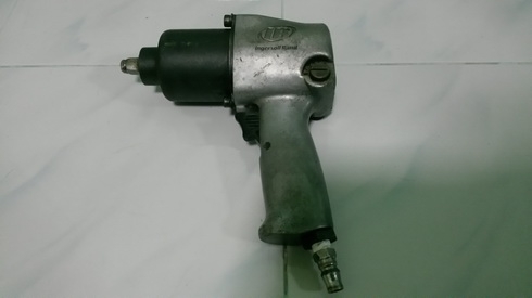 บล๊อกลมขนาด4หุนยี่ห้อ ingersoll rand (IR) made in usa กำลังดี พร้อมใช้งานครับ