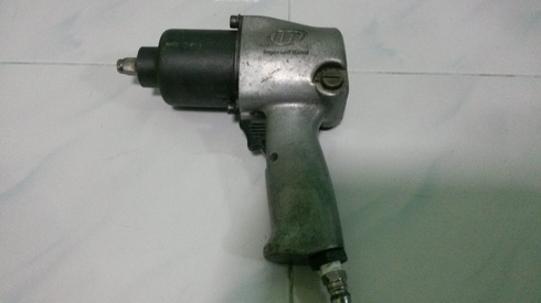 บล๊อกลมขนาด4หุนยี่ห้อ ingersoll rand (IR) made in usa กำลังดี พร้อมใช้งานครับ