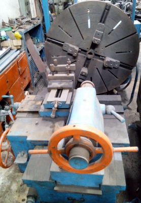 เครื่องกลึงขนาดใหญ่ 1255mm X 1800mm