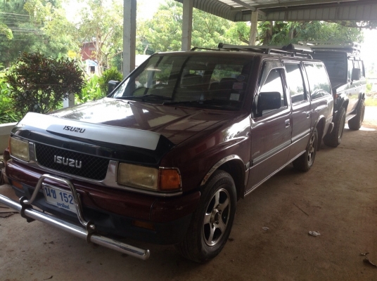 ISUZU สีแดง  90 แรงม้า ทรงแวน สภาพดี ราคา 155,000 บาท สนใจติดต่อ 085-6843108