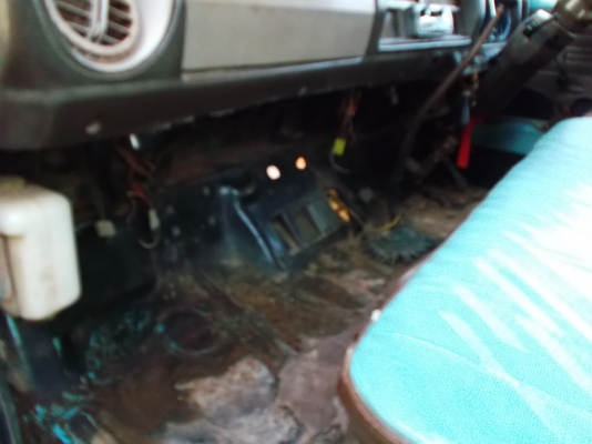 ขายด่วนรถ6ล้อISUZUKSเครือง110แรงม้าสภาพรถเดิมๆๆๆ