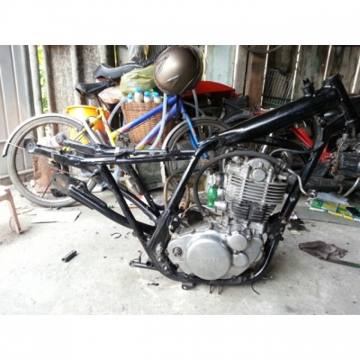 ขายเฟรม+เครื่อง+ชุดไฟ sr400ปี95 มีอินวอยครบ