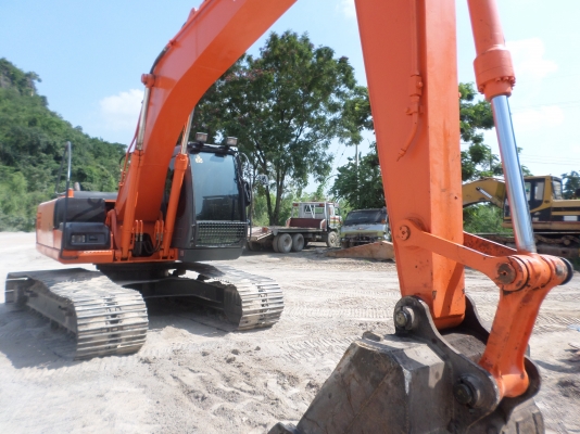 ขายแบคโฮ  HITACHI  ZX 200-1