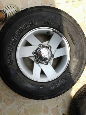 แม็กขอบ 15 พร้อมยาง 30x9.50  1ชุด