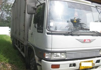 ขายหกล้อ FF3H 195 แรง ปี40 ตู้สิบบานยาว 7.2 m สวยพร้อมใช้ โทร 088-4501277