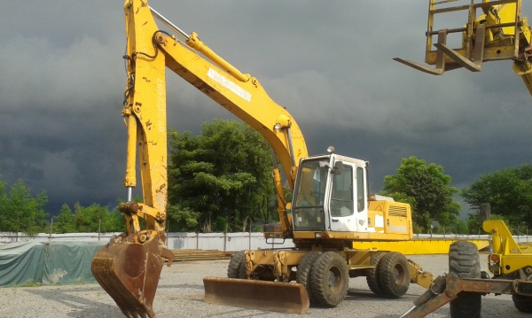 ขายด่วน รถแบคโฮ ล้อยาง LIBEHERR A922 พร้อมบูมพิเศษ Camshell