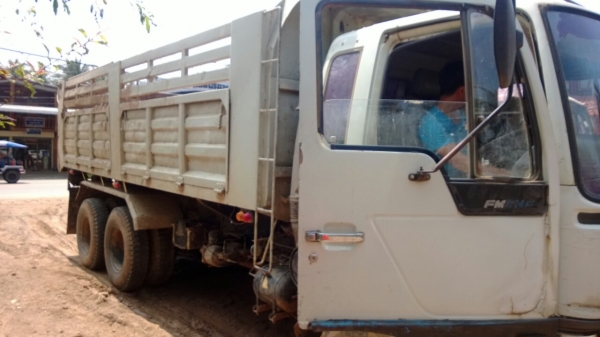 ขายรถบรรทุกสิบล้อดั๊มพ์ HINO 3H เครื่องเดิม เกียร์เดิม แชสซีไม่ผุ ไม่บวม ต้องมีเก็บงานประตู หัวนิดหน่อย ขายรถบรรทุกสิบล้อดั๊มพ์ HINO 3H เครื่องเดิม เกียร์เดิม แชสซีไม่ผุ ไม่บวม ต้องมีเก็บงานประตู หัวนิดหน่อย