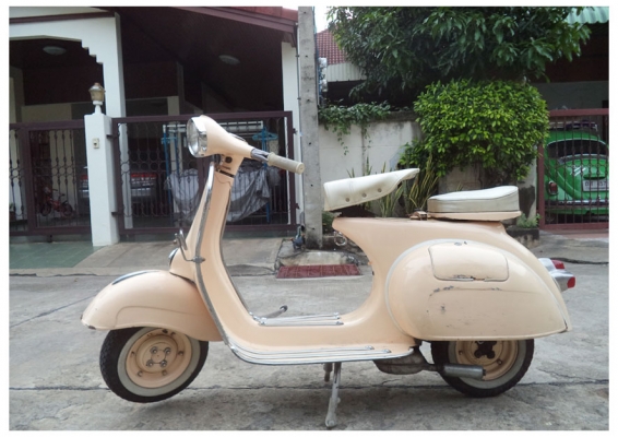Vespa สีครีมลดสุดๆ 35000 บาท